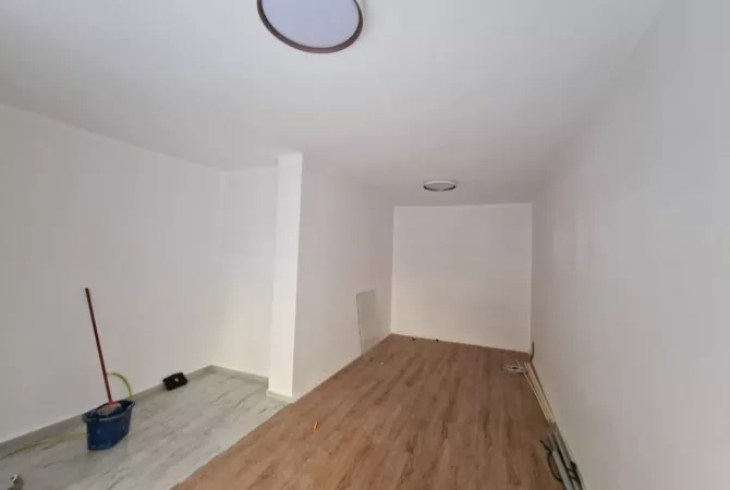 Komuna parisit dyqan 60,000€ 