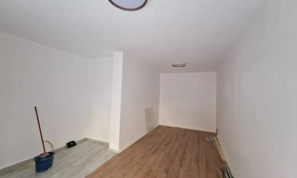 Komuna parisit dyqan 60,000Euro 