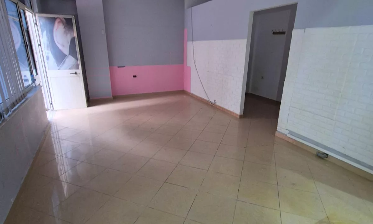 Xhamllik , dyqan per shitje ose qera