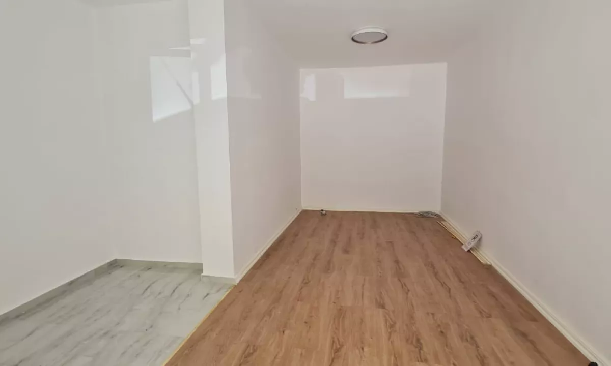 Komuna Parisit , dyqan okazion