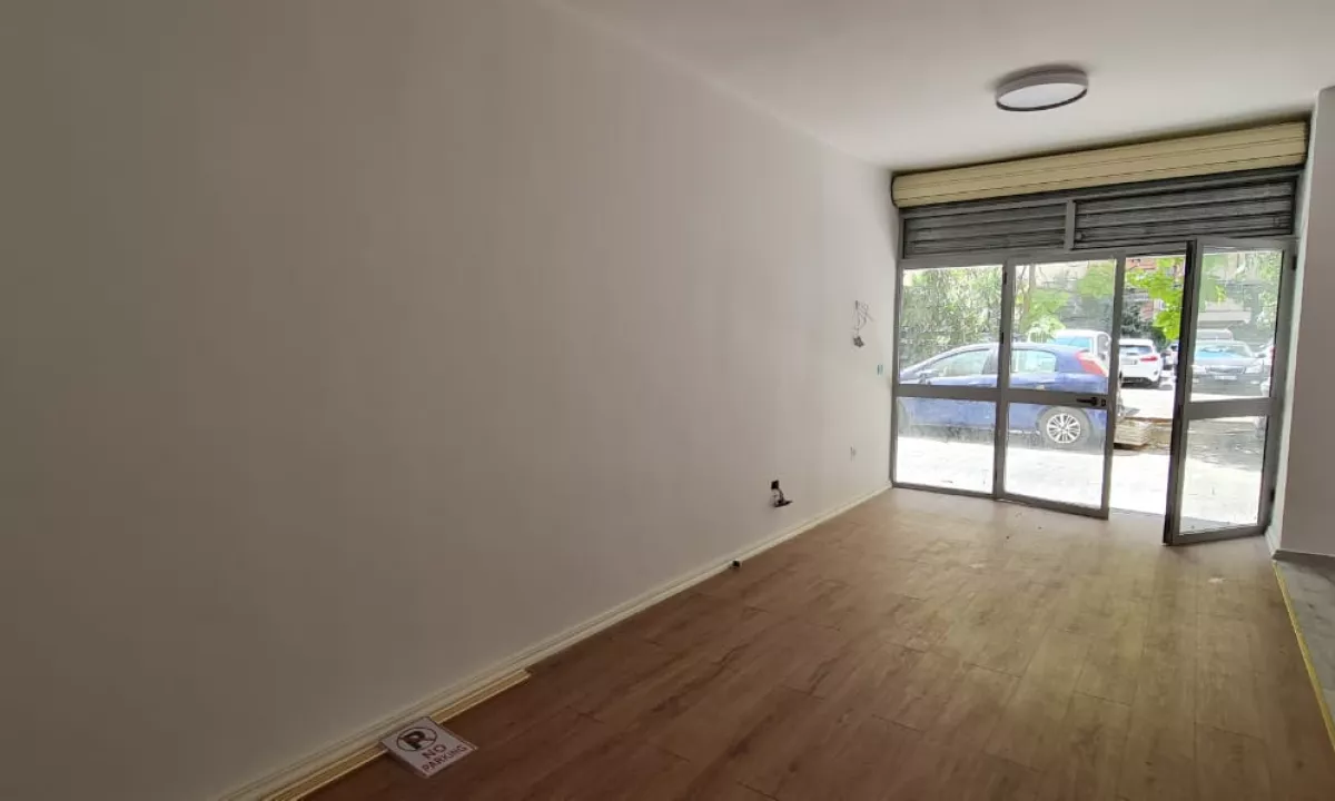 Komuna Parisit , Dyqan per shitje