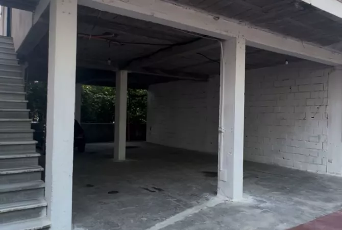 Kamez , ambjent biznesi me qera