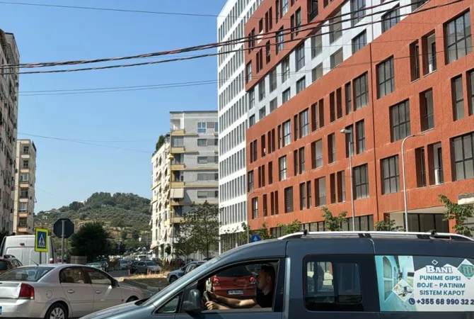 Astit , Urban Gate 2+1 per qera