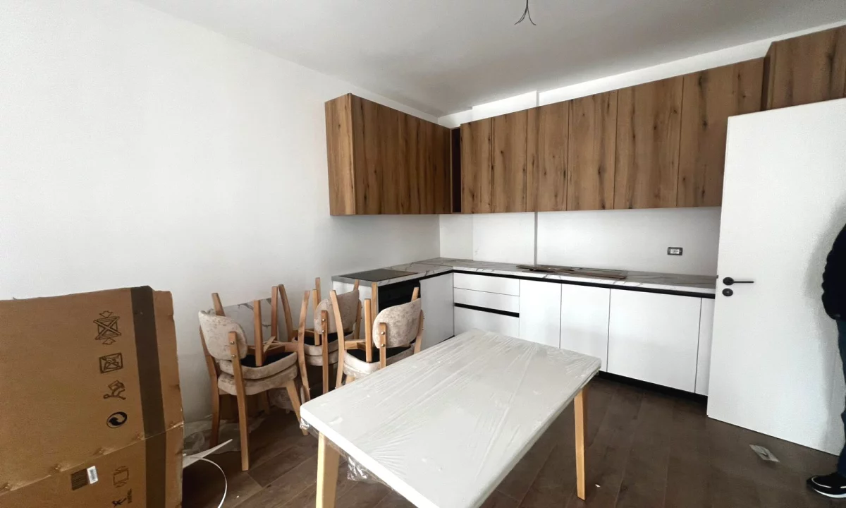 Shtepi me qera Apartament ne Tirane, 2+1, Mobilimi E mobiluar, Pagesa 450  Euro.