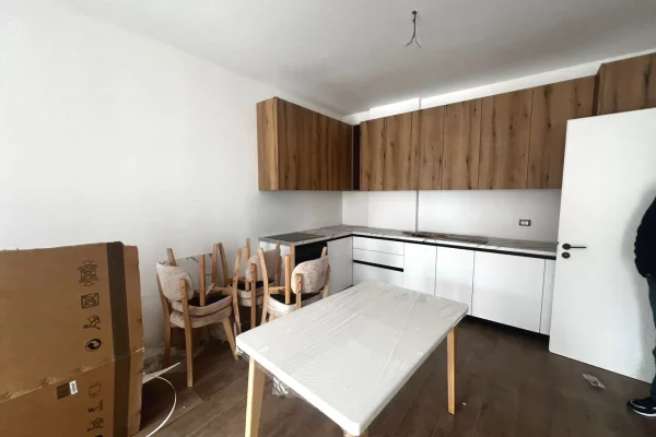 Shtepi me qera Apartament ne Tirane, 2+1, Mobilimi E mobiluar, Pagesa 450  Euro.