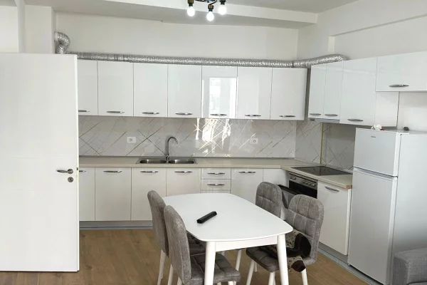 Appartamento in affitto a Tirana 2+1, Arredato