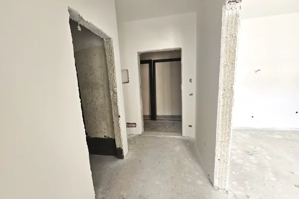 Shtepi ne shitje Apartament ne Tirane, 1+1, Mobilimi Bosh, pa mobiluar, Pagesa 80,000  Euro.