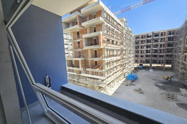 Shtepi ne shitje Apartament ne Tirane, 1+1, Mobilimi Bosh, pa mobiluar, Pagesa 80,000  Euro.