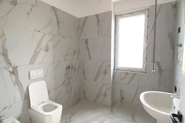 Shtepi me qera Apartament ne Tirane, 2+1, Mobilimi Bosh, pa mobiluar, Pagesa 350  Euro.
