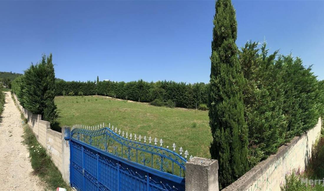 Siperfaqe toke prej 1800 m2 ne Tirane