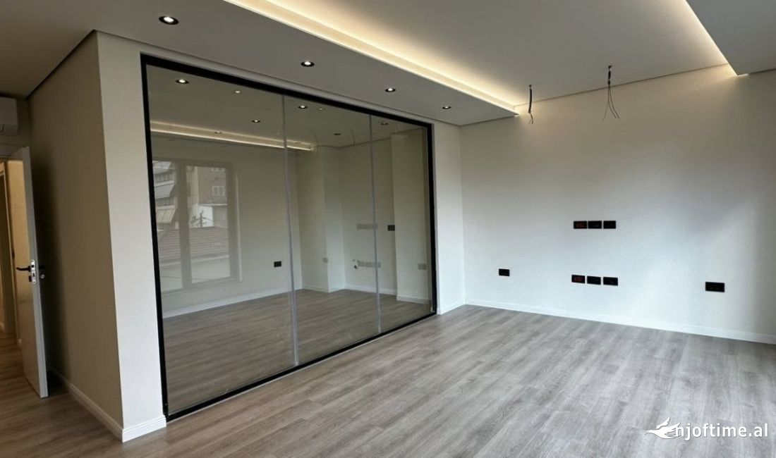 Jepet me qira Ambjent ne Myslym Shyri 🏢