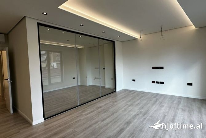 Jepet me qira Ambjent në Myslym Shyri 🏢