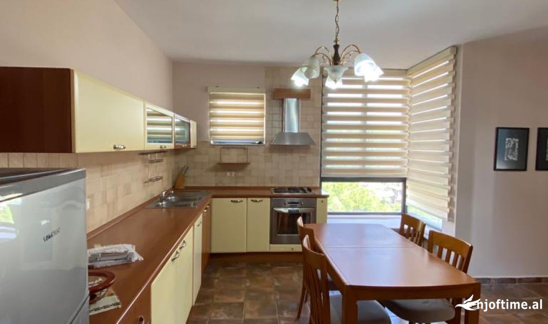 Apartament me Qira tek Stadiumi Air Albania 