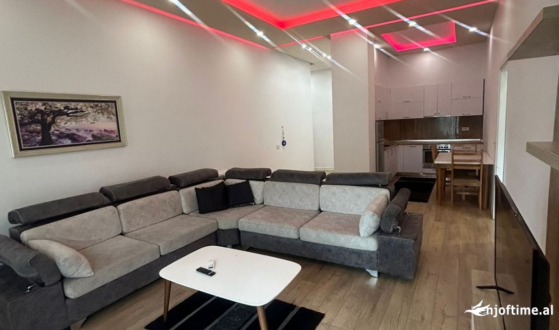 Appartamento in affitto a Tirana 2+1, Arredato