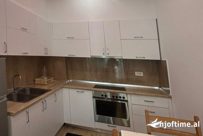 Appartamento in affitto a Tirana 2+1, Arredato