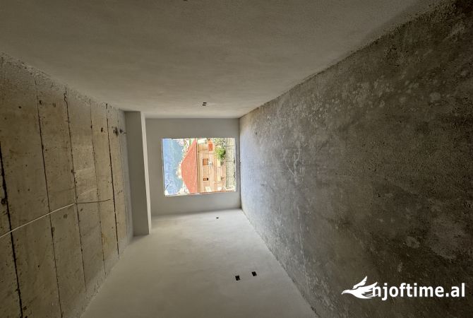 Shtepi ne shitje Apartament ne Tirane, 1+1, Mobilimi Bosh, pa mobiluar, Pagesa 92,000  Euro.