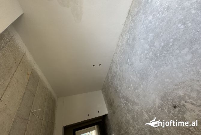 Shtepi ne shitje Apartament ne Tirane, 1+1, Mobilimi Bosh, pa mobiluar, Pagesa 92,000  Euro.