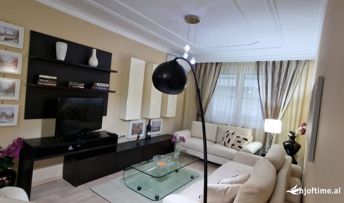 Shtepi me qera Apartament ne Tirane, 1+1, Mobilimi E mobiluar, Pagesa 800  Euro.