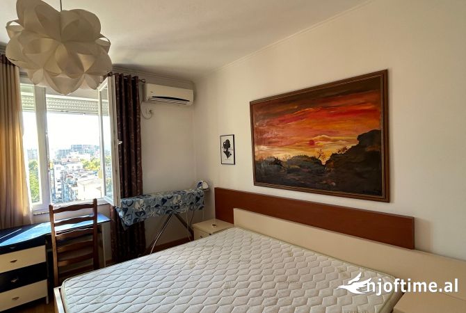 Shtepi me qera Apartament ne Tirane, 3+1, Mobilimi E mobiluar, Pagesa 900  Euro.