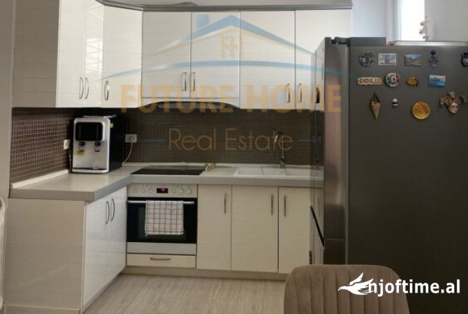 Shtepi ne shitje Apartament ne Tirane, 2+1, Mobilimi E mobiluar, Pagesa 120,000  Euro.