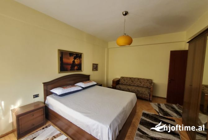 Shtepi me qera Apartament ne Tirane, 2+1, Mobilimi E mobiluar, Pagesa 500  Euro.
