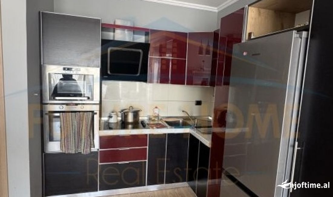 Appartamento in vendita a Tirana 2+1, Arredato