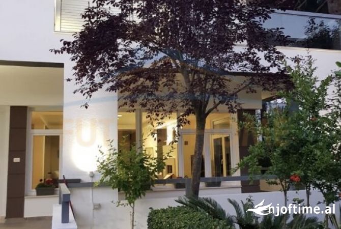 Shtepi ne shitje Vila Luksoze ne Durres, 3+1, Mobilimi E mobiluar, Pagesa 750,000  Euro.