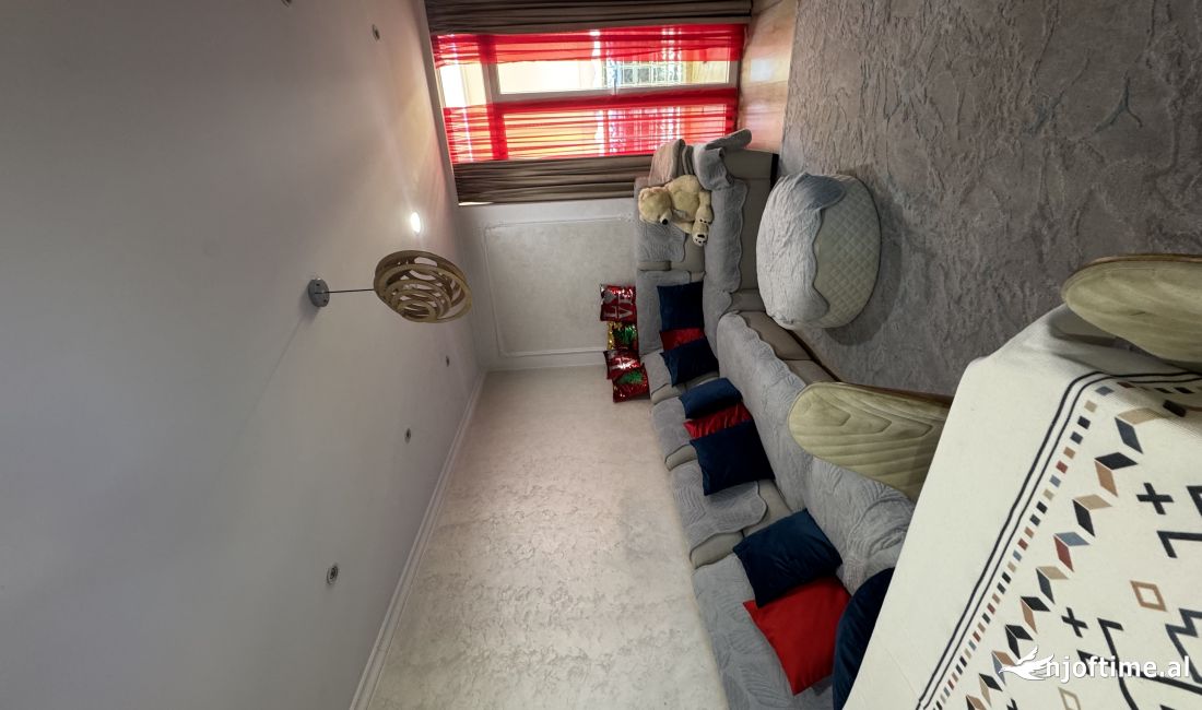 Shtepi ne shitje Apartament ne Tirane, 2+1, Mobilimi E mobiluar, Pagesa 220,000  Euro.