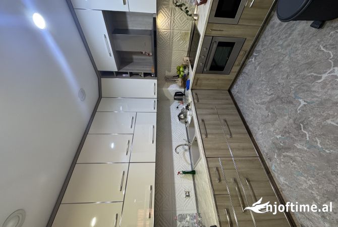 Shtepi ne shitje Apartament ne Tirane, 2+1, Mobilimi E mobiluar, Pagesa 220,000  Euro.