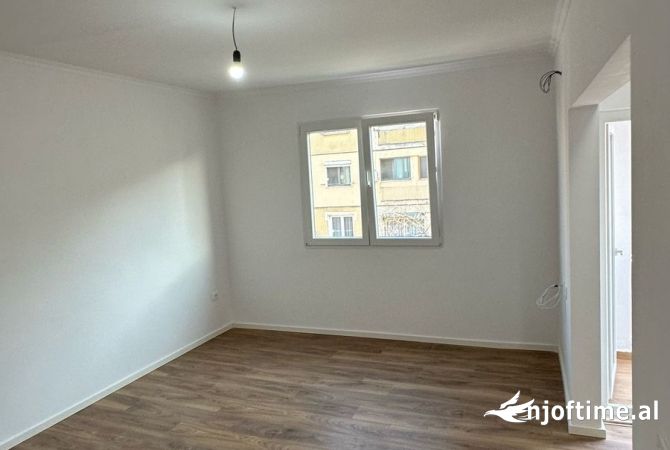 Shtepi ne shitje Apartament ne Tirane, 2+1, Mobilimi Bosh, pa mobiluar, Pagesa 148,000  Euro.