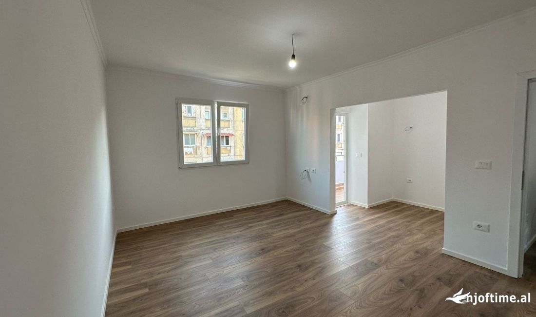 Shtepi ne shitje Apartament ne Tirane, 2+1, Mobilimi Bosh, pa mobiluar, Pagesa 148,000  Euro.