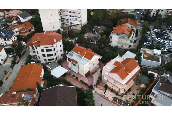 Casa privata/Indipendente in affitto a Tirana 3+1, SemiArredato