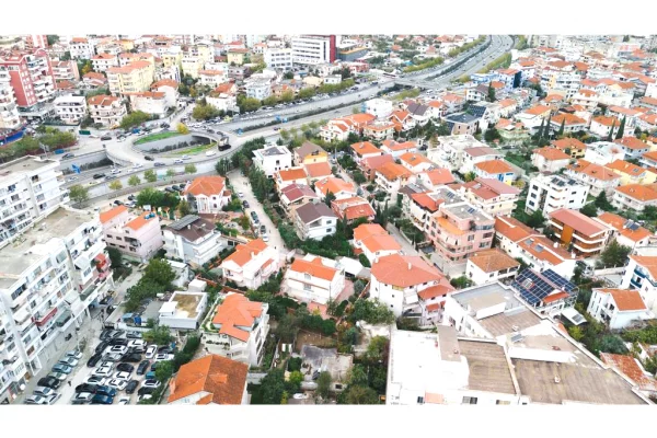 Casa privata/Indipendente in affitto a Tirana 3+1, SemiArredato