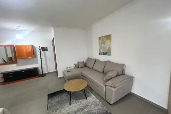 Shtepi me qera Apartament ne Tirane, 2+1, Mobilimi E mobiluar, Pagesa 570  Euro.