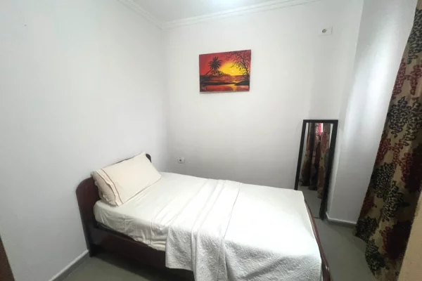 Shtepi me qera Apartament ne Tirane, 2+1, Mobilimi E mobiluar, Pagesa 570  Euro.