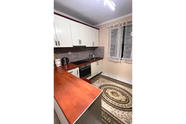 Appartamento in vendita a Tirana 2+1, Arredato