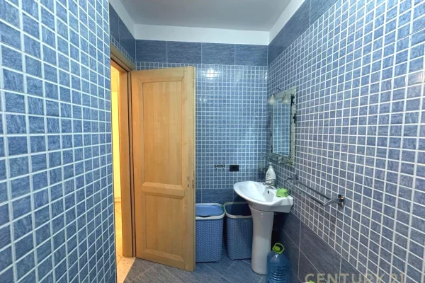 Appartamento in vendita a Tirana 2+1, Arredato