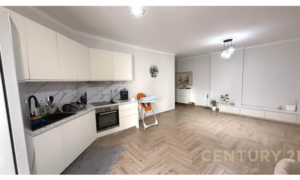 Appartamento in vendita a Tirana 2+1, Arredato