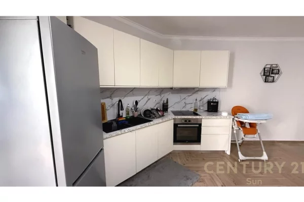 Appartamento in vendita a Tirana 2+1, Arredato