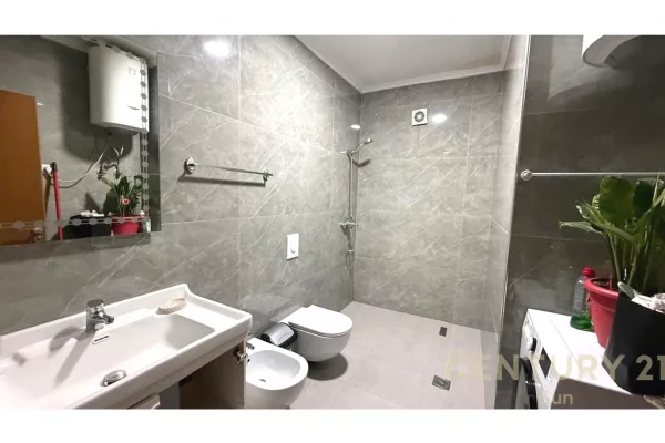 Appartamento in vendita a Tirana 2+1, Arredato