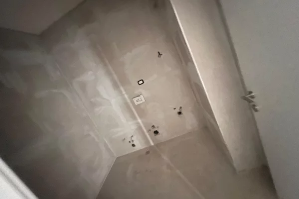 Shtepi ne shitje Apartament ne Tirane, 2+1, Mobilimi Bosh, pa mobiluar, Pagesa 220,000  Euro.