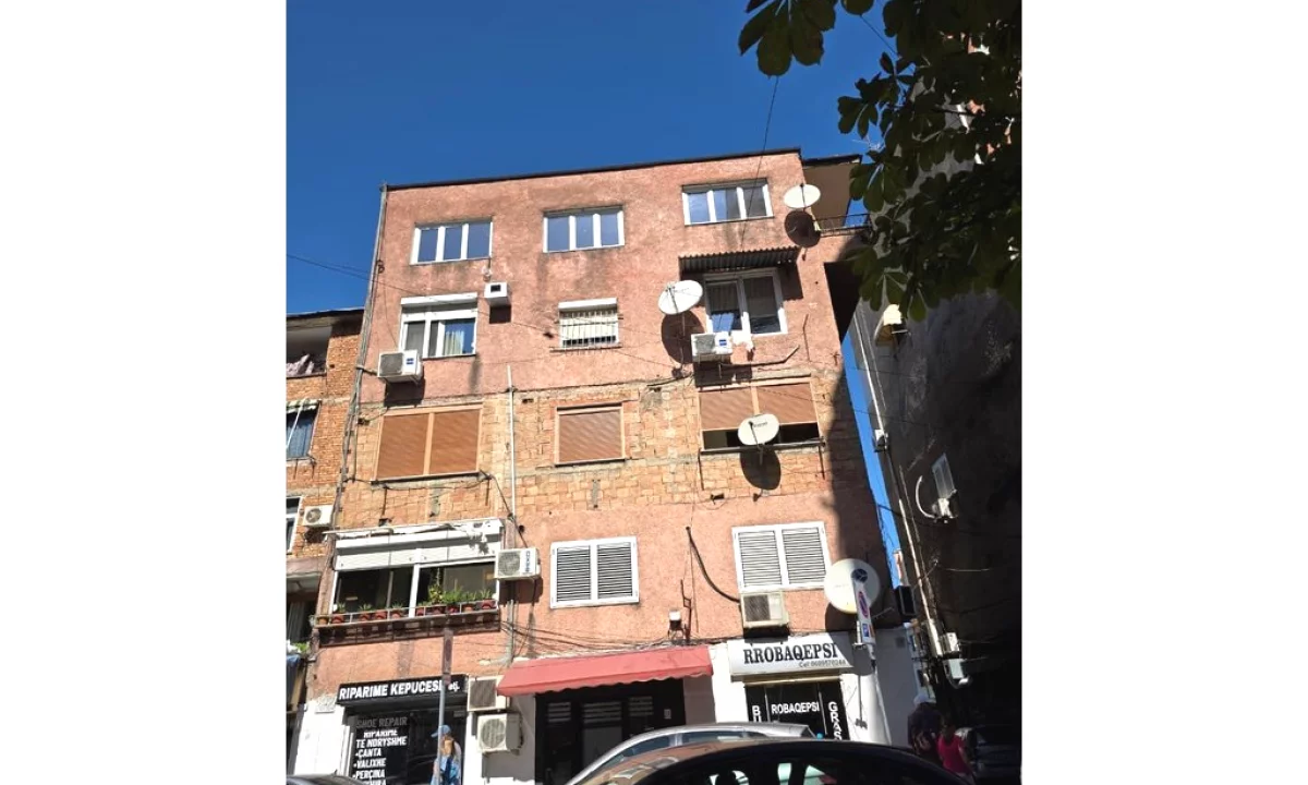 Shtepi ne shitje Apartament ne Tirane, 1+1, Mobilimi Bosh, pa mobiluar, Pagesa 145,000  Euro.