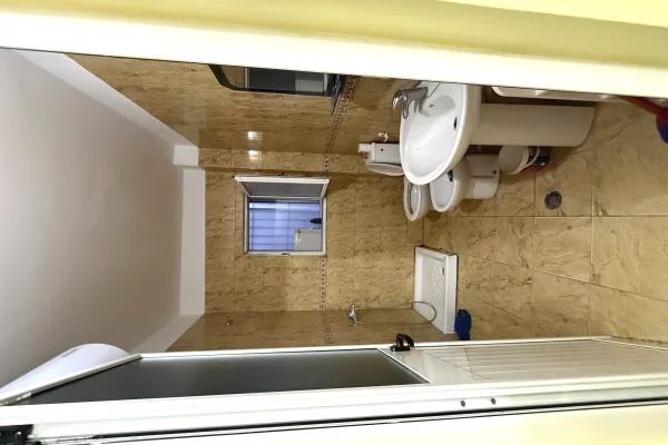 Shtepi ne shitje Apartament ne Tirane, 1+1, Mobilimi Pjeserisht e mobiluar, Pagesa 115,000  Euro.