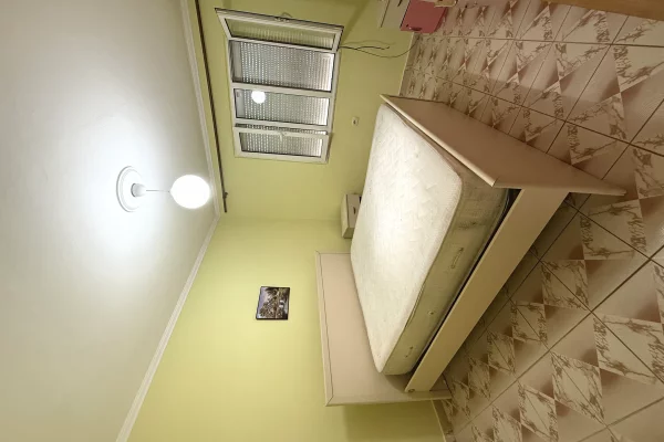 Shtepi ne shitje Apartament ne Tirane, 1+1, Mobilimi Pjeserisht e mobiluar, Pagesa 115,000  Euro.