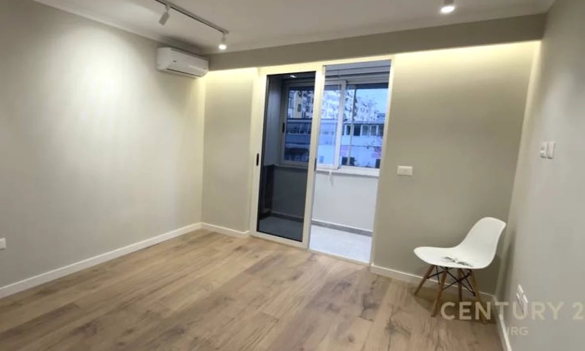 Shtepi ne shitje Apartament ne Tirane, 1+1, Mobilimi Bosh, pa mobiluar, Pagesa 125,000  Euro.