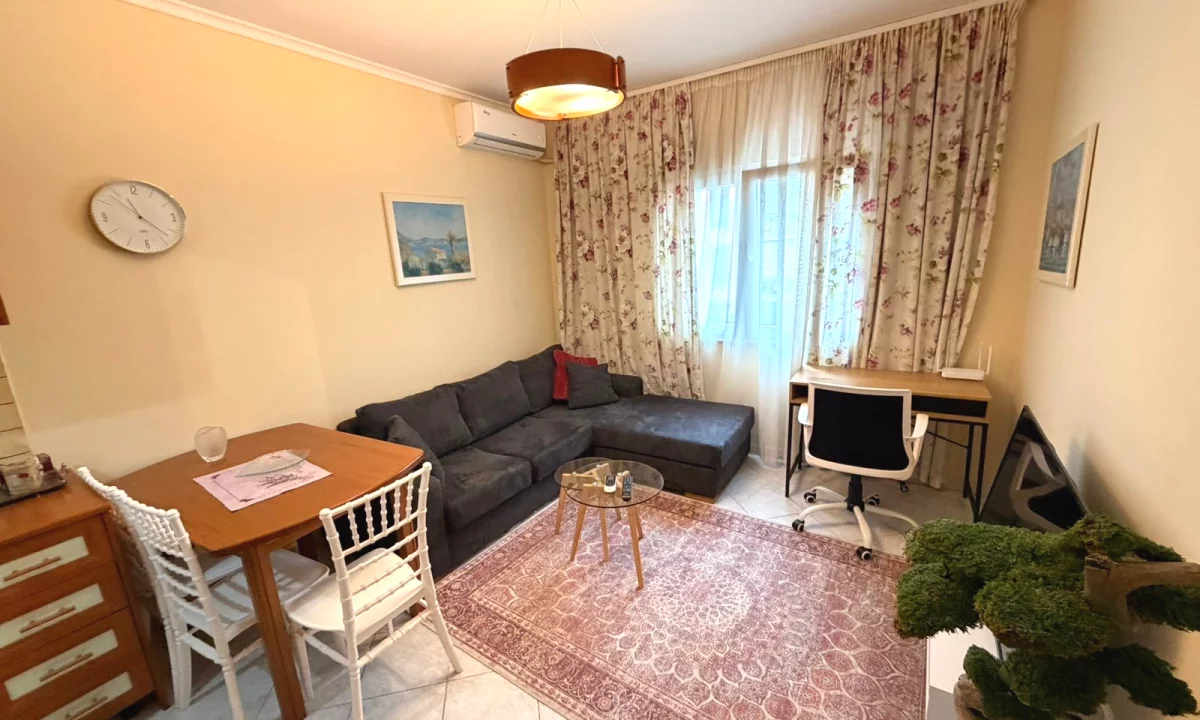 Shtepi me qera Apartament ne Tirane, 1+1, Mobilimi Pjeserisht e mobiluar, Pagesa 600  Euro.
