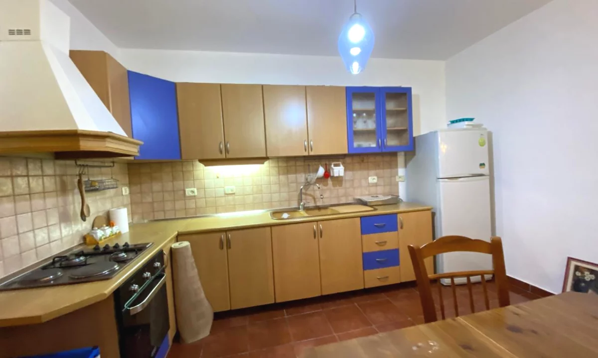 Shtepi me qera Apartament ne Tirane, 1+1, Mobilimi E mobiluar, Pagesa 500  Euro.