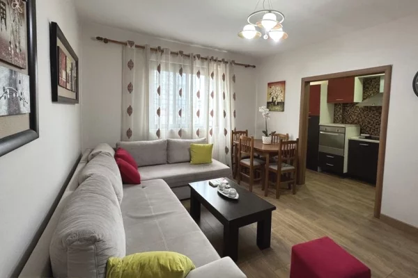 Shtepi ne shitje Apartament ne Tirane, 2+1, Mobilimi E mobiluar, Pagesa 138,000  Euro.