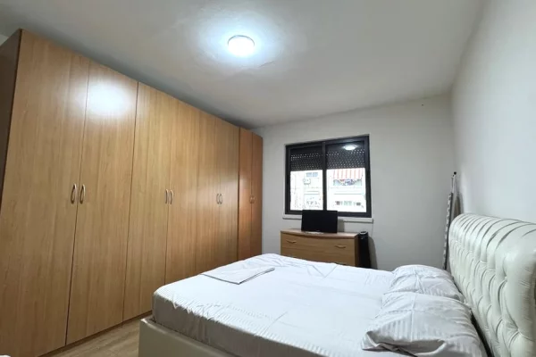 Shtepi ne shitje Apartament ne Tirane, 2+1, Mobilimi E mobiluar, Pagesa 138,000  Euro.