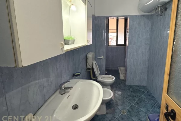 Shtepi ne shitje Apartament ne Tirane, 2+1, Mobilimi E mobiluar, Pagesa 138,000  Euro.